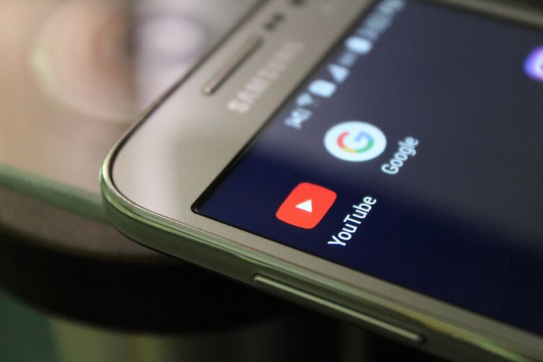 VPNでカザフスタンからYouTubeプレミアムに加入する方法